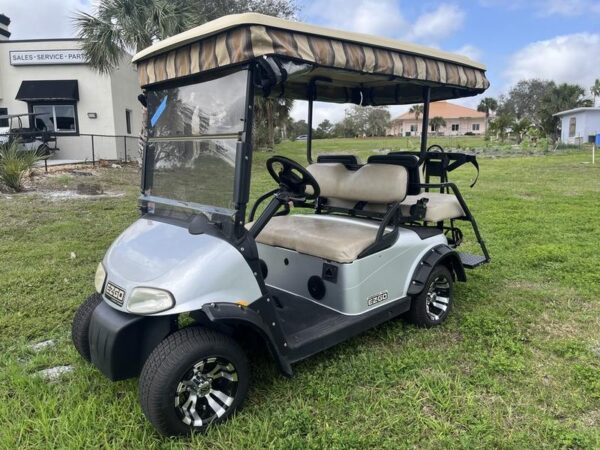2019 E‑Z‑GO RXV golf cart - Image 2